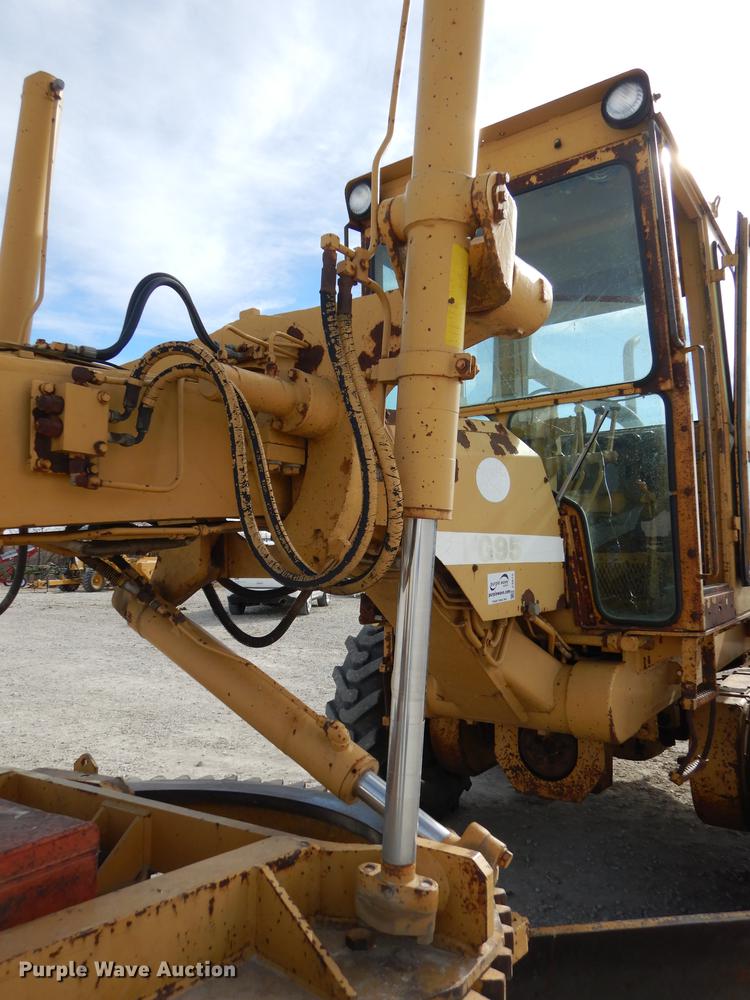 image for item J5613 1983 Fiat-Allis FG95 rigid frame motor grader