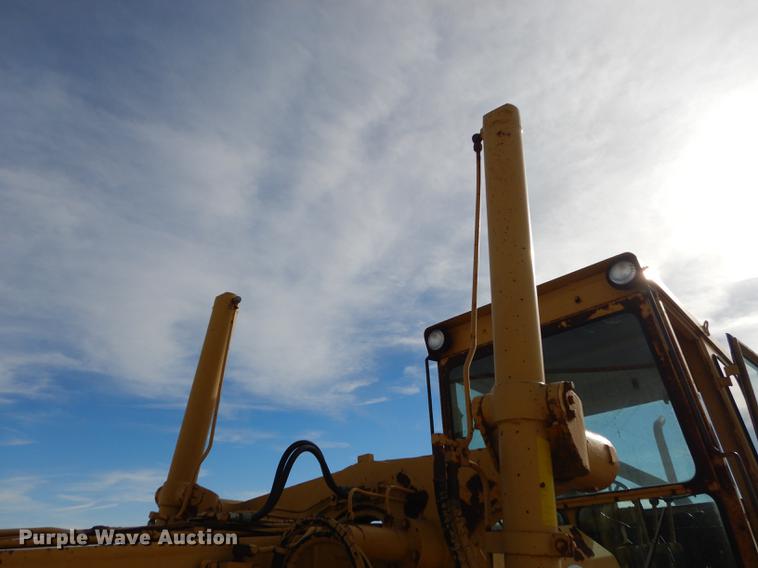 image for item J5613 1983 Fiat-Allis FG95 rigid frame motor grader