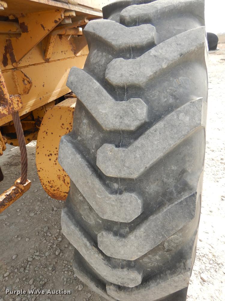 image for item J5613 1983 Fiat-Allis FG95 rigid frame motor grader