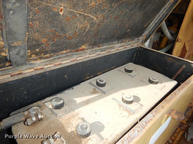 image for item J5613 1983 Fiat-Allis FG95 rigid frame motor grader