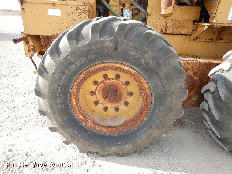 image for item J5613 1983 Fiat-Allis FG95 rigid frame motor grader