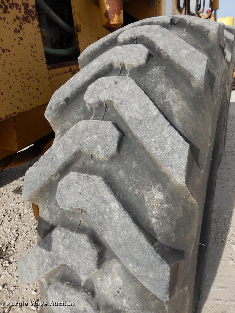 image for item J5613 1983 Fiat-Allis FG95 rigid frame motor grader