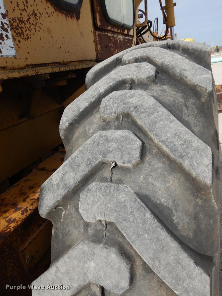 image for item J5613 1983 Fiat-Allis FG95 rigid frame motor grader