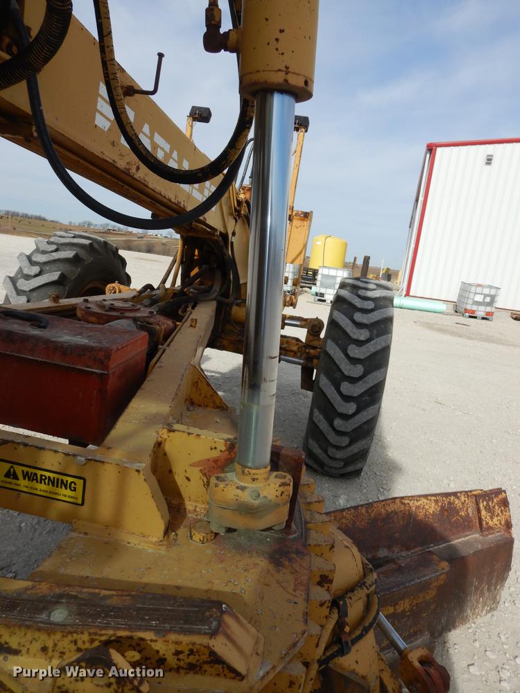 image for item J5613 1983 Fiat-Allis FG95 rigid frame motor grader