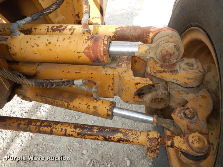 image for item J5613 1983 Fiat-Allis FG95 rigid frame motor grader