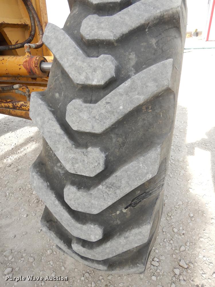 image for item J5613 1983 Fiat-Allis FG95 rigid frame motor grader