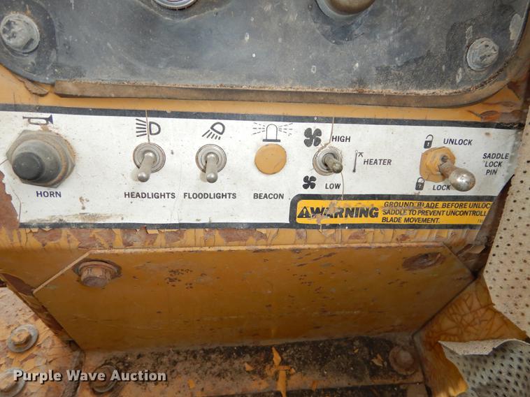 image for item J5613 1983 Fiat-Allis FG95 rigid frame motor grader