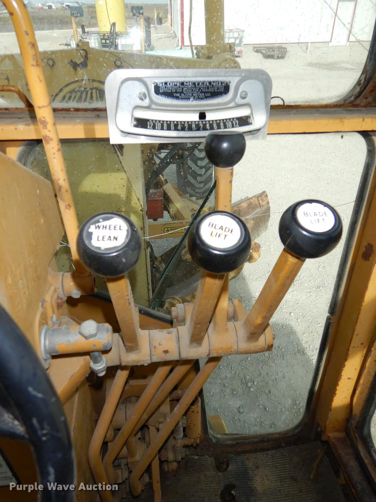 image for item J5613 1983 Fiat-Allis FG95 rigid frame motor grader