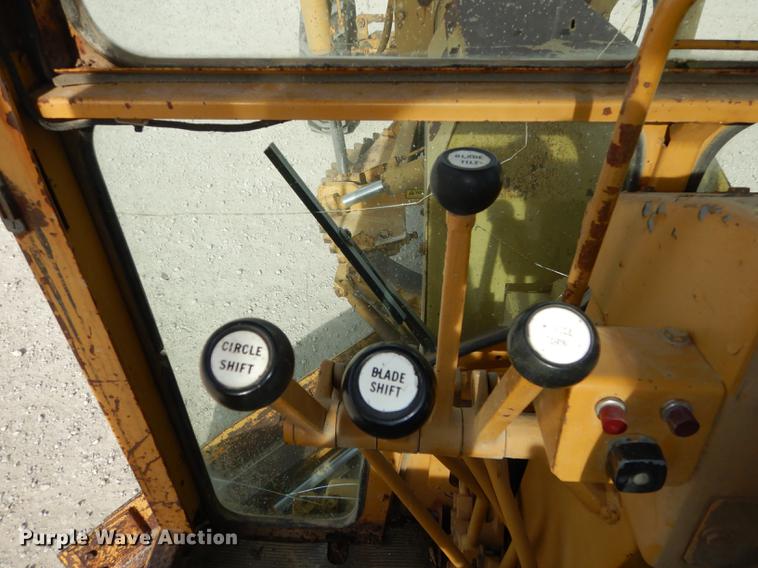 image for item J5613 1983 Fiat-Allis FG95 rigid frame motor grader