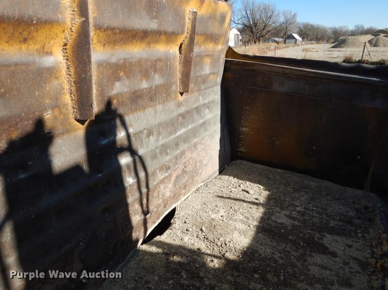 image for item J5620 1972 Caterpillar 621 conventional scraper