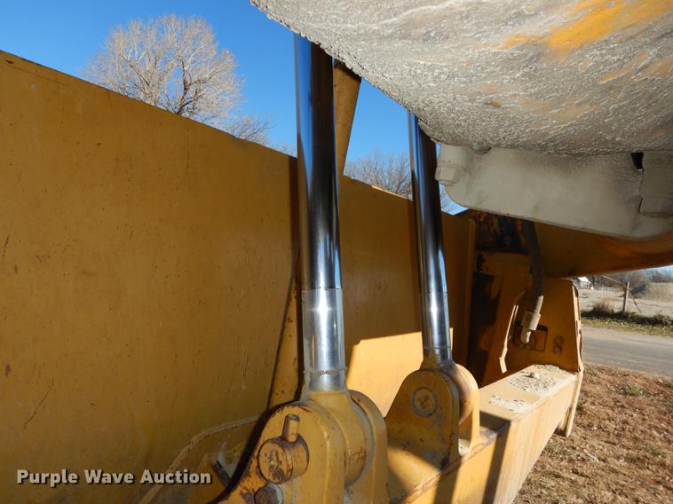 image for item J5620 1972 Caterpillar 621 conventional scraper