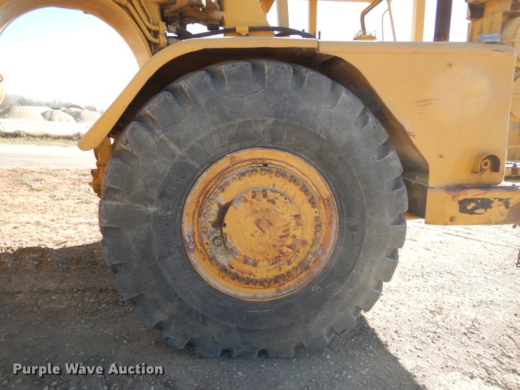 image for item J5620 1972 Caterpillar 621 conventional scraper