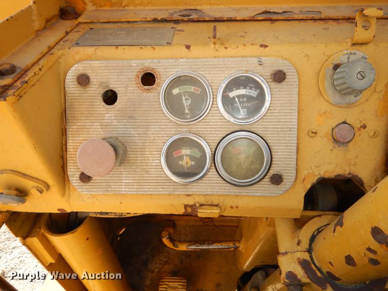 image for item J5620 1972 Caterpillar 621 conventional scraper