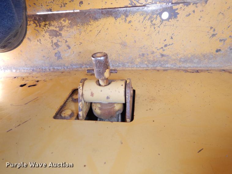 image for item J5620 1972 Caterpillar 621 conventional scraper