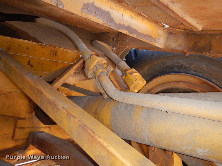 image for item J5621 1972 Caterpillar 621 conventional scraper