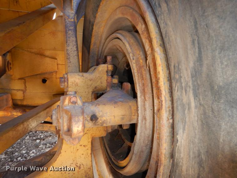 image for item J5621 1972 Caterpillar 621 conventional scraper