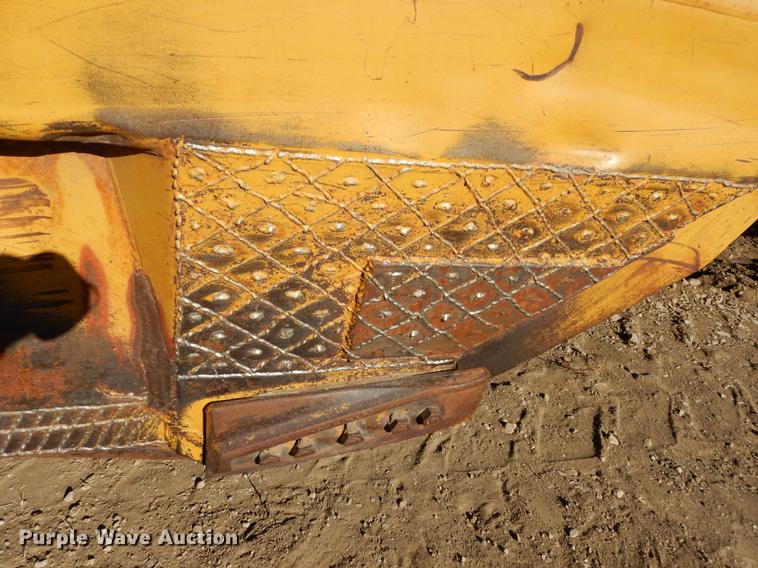 image for item J5621 1972 Caterpillar 621 conventional scraper