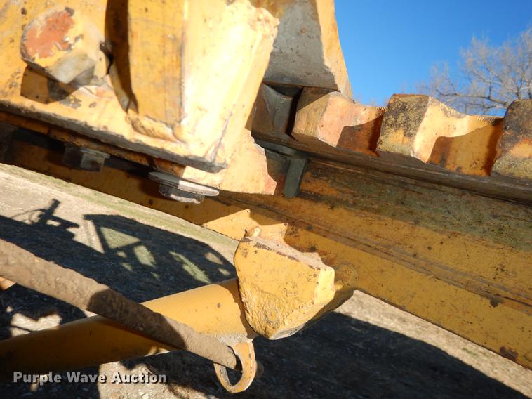 image for item J5622 1975 Caterpillar 140G motor grader