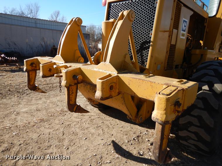 image for item J5622 1975 Caterpillar 140G motor grader