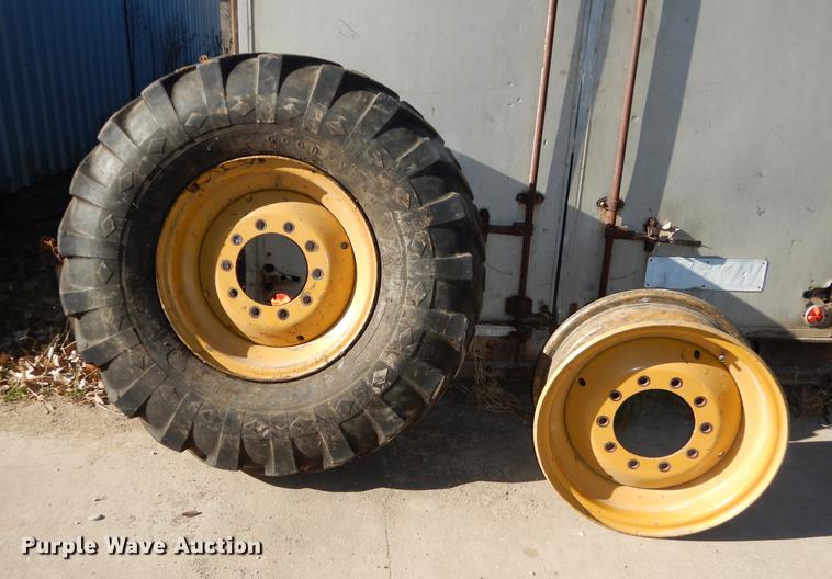 image for item J5622 1975 Caterpillar 140G motor grader