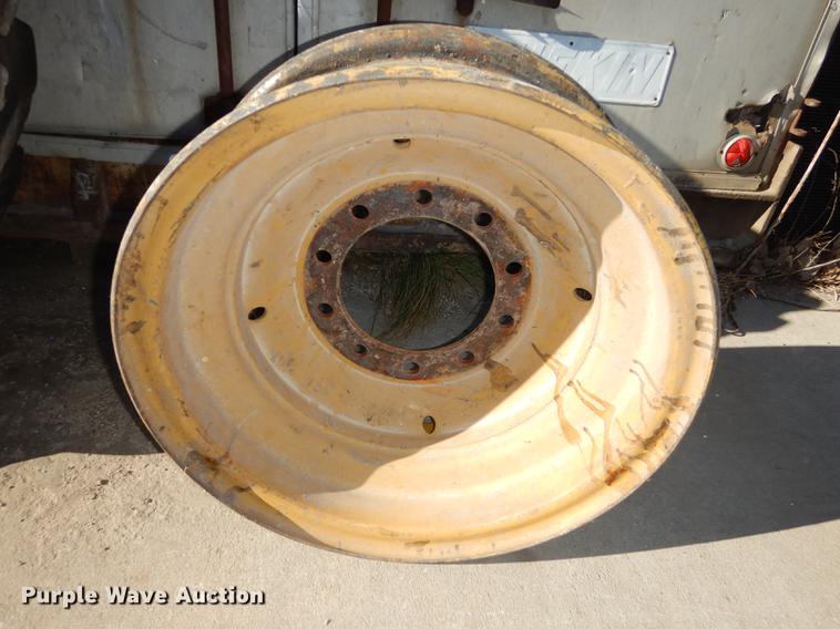 image for item J5622 1975 Caterpillar 140G motor grader