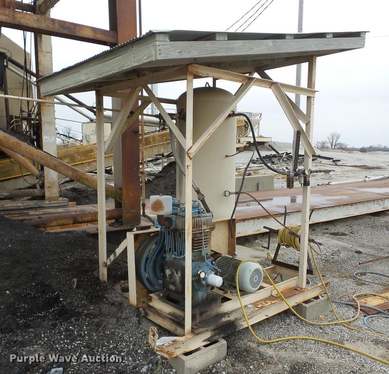 image for item J8562 Quincy 350 air compressor