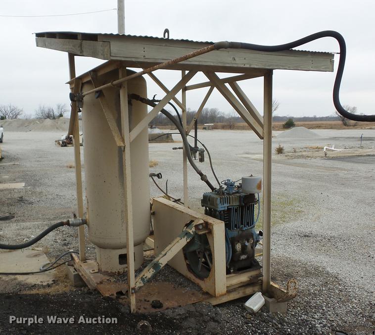 image for item J8562 Quincy 350 air compressor