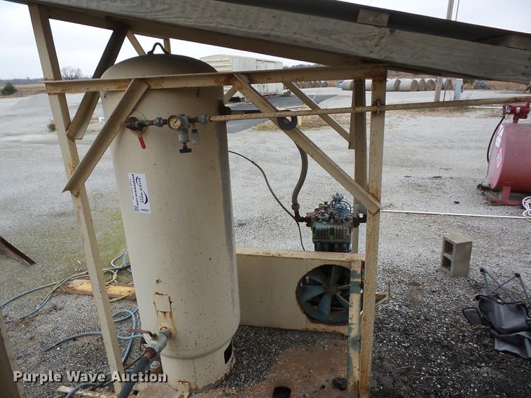 image for item J8562 Quincy 350 air compressor