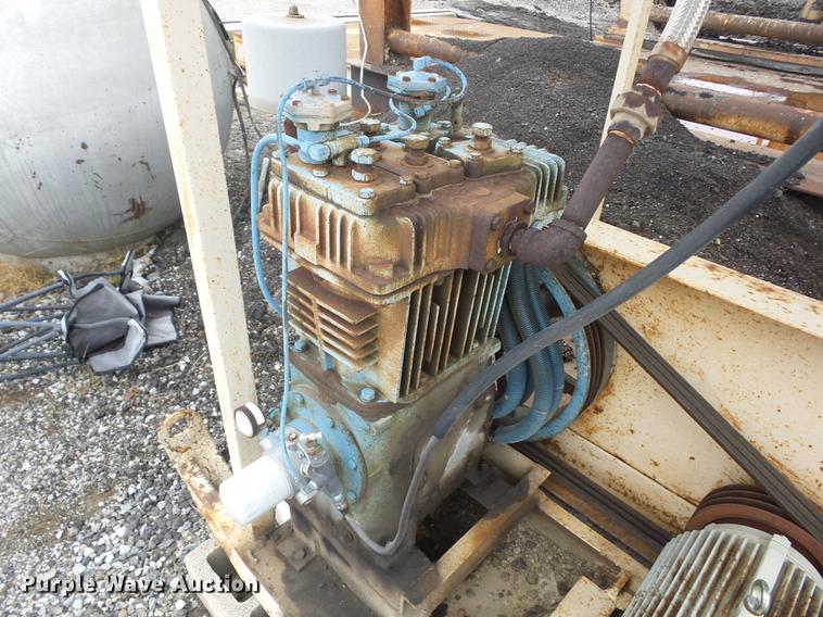 image for item J8562 Quincy 350 air compressor