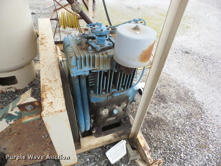 image for item J8562 Quincy 350 air compressor