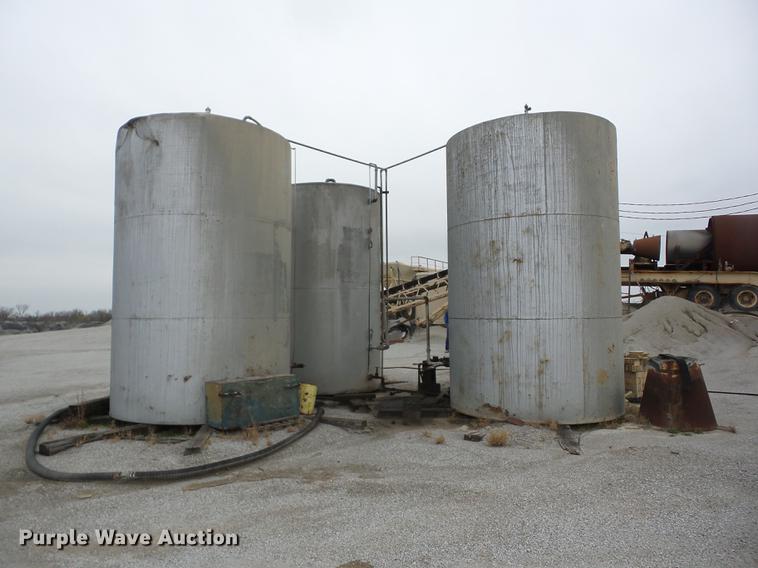 image for item J8569 (3) fuel oil tanks