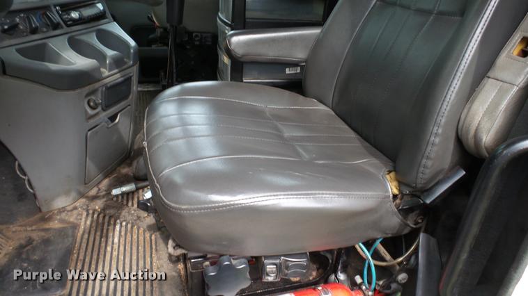 image for item K3872 2005 Freightliner Columbia semi truck