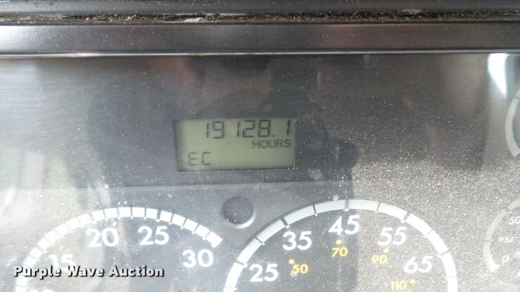 image for item K3872 2005 Freightliner Columbia semi truck