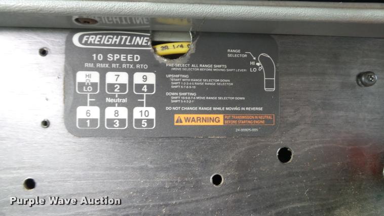 image for item K3872 2005 Freightliner Columbia semi truck