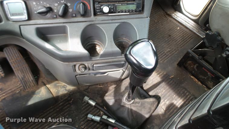 image for item K3872 2005 Freightliner Columbia semi truck