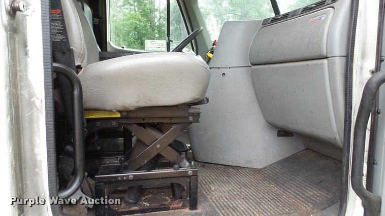 image for item K3872 2005 Freightliner Columbia semi truck