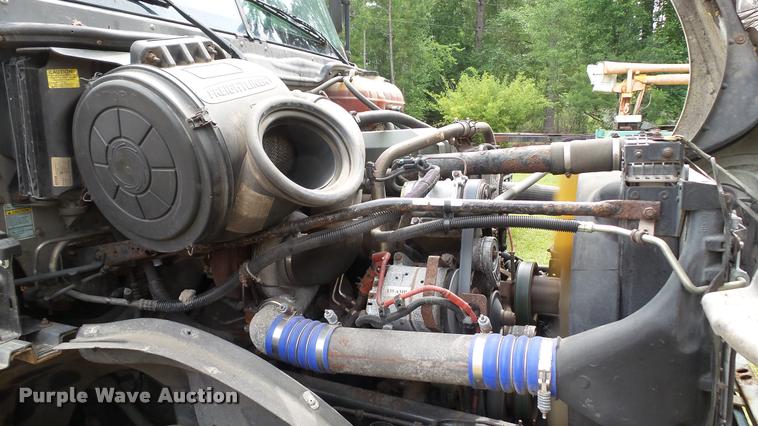 image for item K3872 2005 Freightliner Columbia semi truck