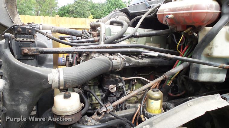 image for item K3872 2005 Freightliner Columbia semi truck