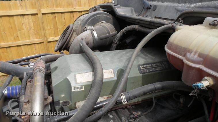 image for item K3872 2005 Freightliner Columbia semi truck