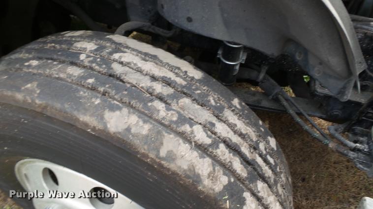 image for item K3872 2005 Freightliner Columbia semi truck