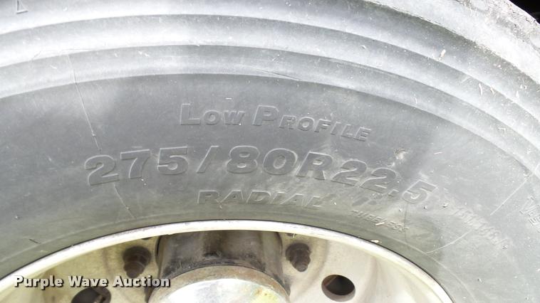 image for item K3872 2005 Freightliner Columbia semi truck