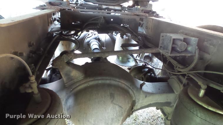 image for item K3872 2005 Freightliner Columbia semi truck