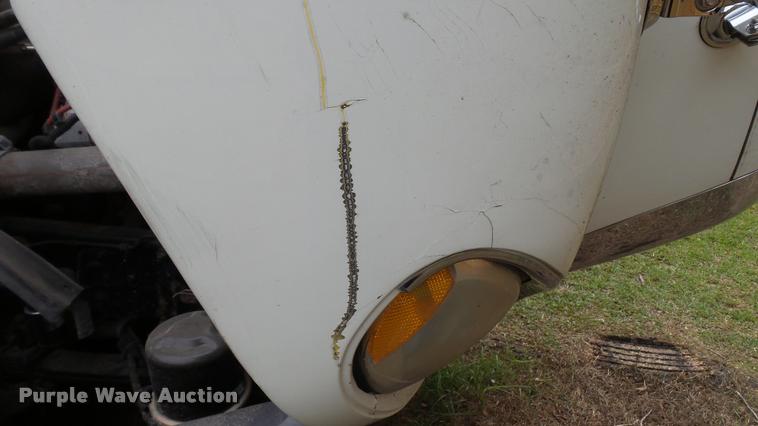 image for item K3872 2005 Freightliner Columbia semi truck