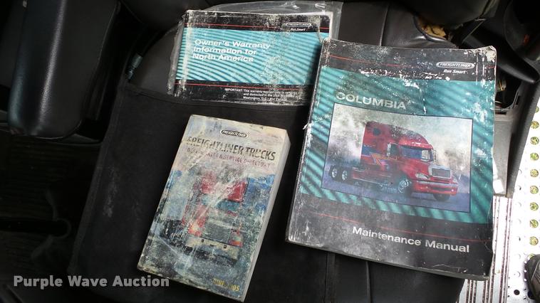image for item K3872 2005 Freightliner Columbia semi truck