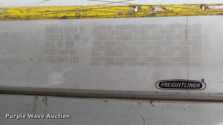 image for item K3872 2005 Freightliner Columbia semi truck