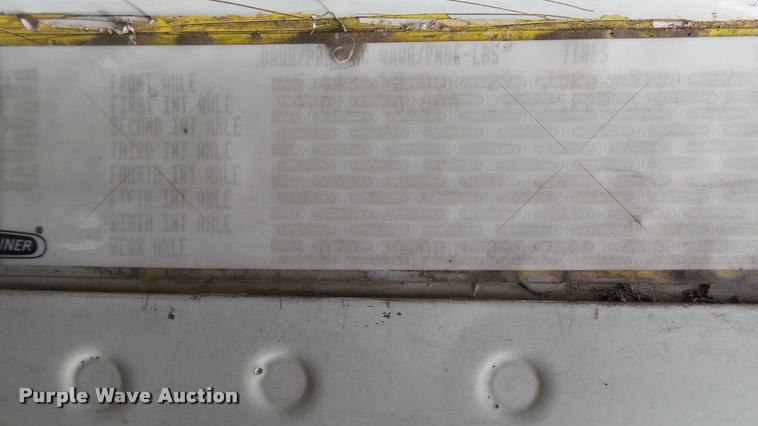 image for item K3872 2005 Freightliner Columbia semi truck