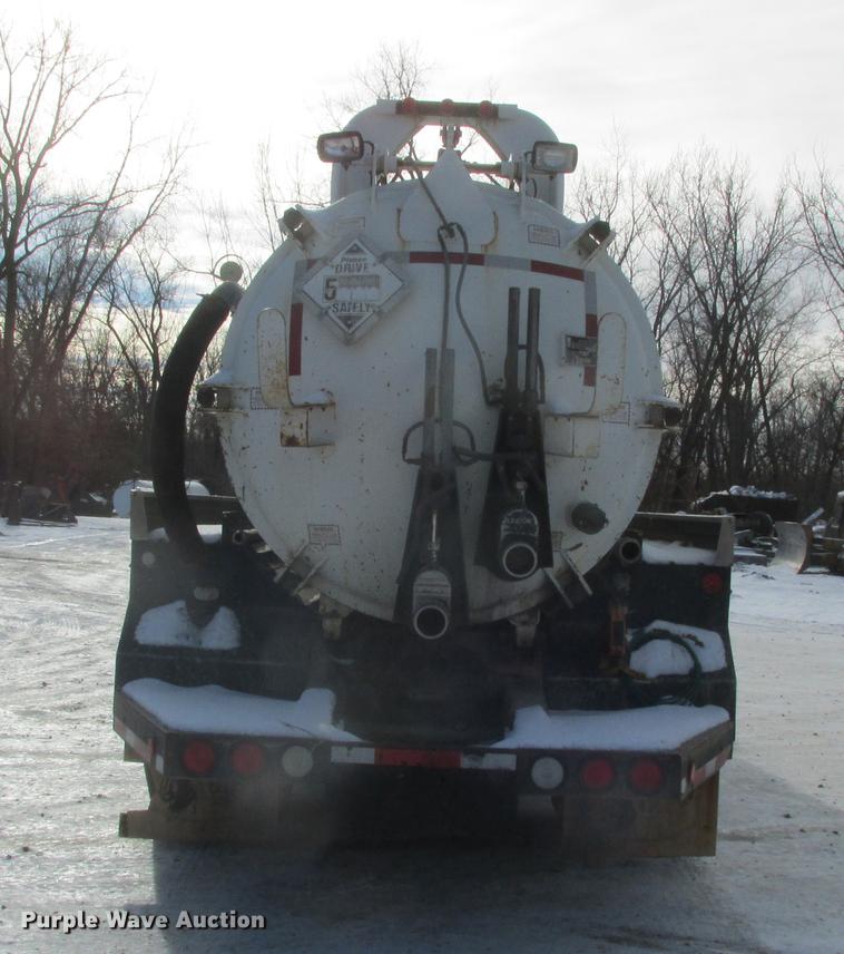 image for item K6082 1994 International 4900 vacuum truck