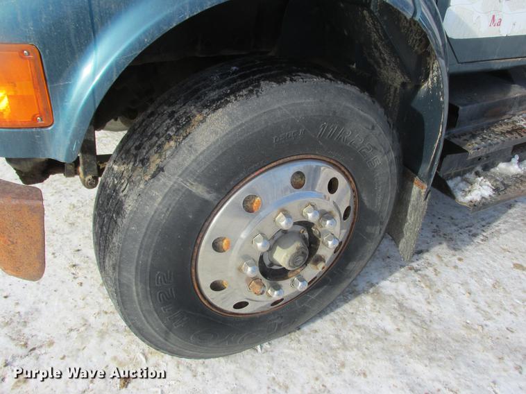 image for item K6082 1994 International 4900 vacuum truck