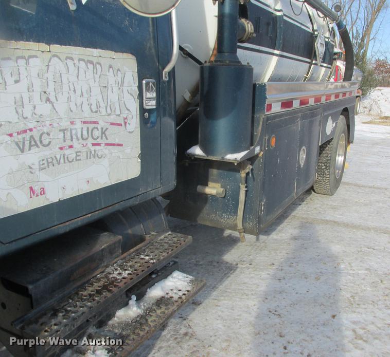 image for item K6082 1994 International 4900 vacuum truck