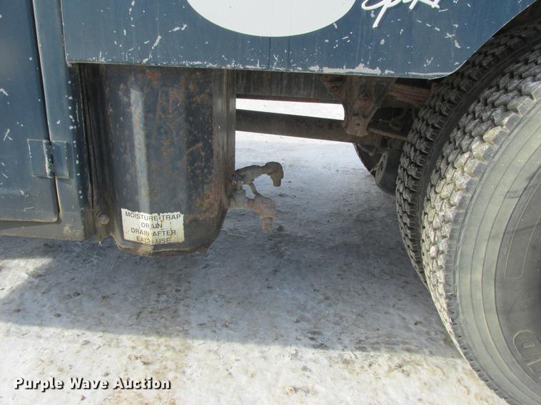 image for item K6082 1994 International 4900 vacuum truck